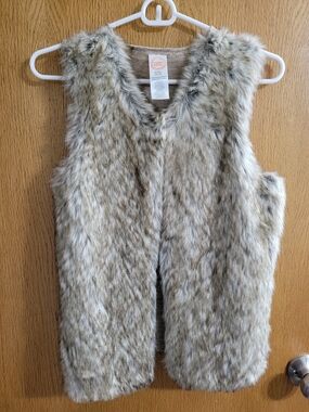 wonder nation Faux Fur Vest in Light Tan and Cream